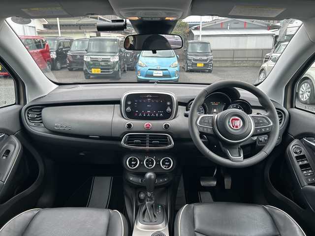 フィアット ５００Ｘ クロス 東京都 2021(令3)年 2.5万km ベージュ 純正ミュージックオーディオ/（Bluetooth/USB）/カラーナンバー231（カプチーノベージュ）/純正17インチアルミホイール/純正フロアマット/ETC/ドライブレコーダー（前後）/コーナーセンサー（前後）/レザーシート/シートヒーター/パワーシート/横滑り防止装置/オートライト/スマートキー/スペアキー1本/保証書/取説書