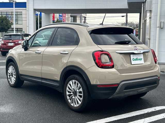 フィアット ５００Ｘ クロス 東京都 2021(令3)年 2.5万km ベージュ 純正ミュージックオーディオ/（Bluetooth/USB）/カラーナンバー231（カプチーノベージュ）/純正17インチアルミホイール/純正フロアマット/ETC/ドライブレコーダー（前後）/コーナーセンサー（前後）/レザーシート/シートヒーター/パワーシート/横滑り防止装置/オートライト/スマートキー/スペアキー1本/保証書/取説書