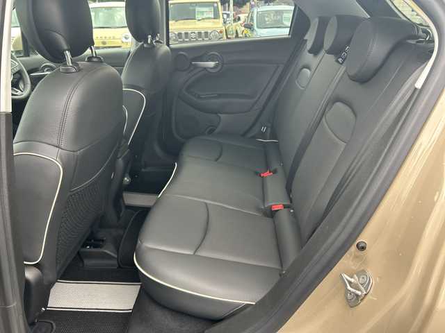 フィアット ５００Ｘ クロス 東京都 2021(令3)年 2.5万km ベージュ 純正ミュージックオーディオ/（Bluetooth/USB）/カラーナンバー231（カプチーノベージュ）/純正17インチアルミホイール/純正フロアマット/ETC/ドライブレコーダー（前後）/コーナーセンサー（前後）/レザーシート/シートヒーター/パワーシート/横滑り防止装置/オートライト/スマートキー/スペアキー1本/保証書/取説書