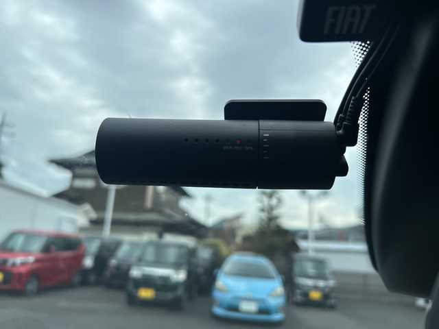 フィアット ５００Ｘ クロス 東京都 2021(令3)年 2.5万km ベージュ 純正ミュージックオーディオ/（Bluetooth/USB）/カラーナンバー231（カプチーノベージュ）/純正17インチアルミホイール/純正フロアマット/ETC/ドライブレコーダー（前後）/コーナーセンサー（前後）/レザーシート/シートヒーター/パワーシート/横滑り防止装置/オートライト/スマートキー/スペアキー1本/保証書/取説書