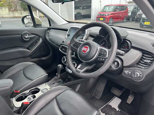 フィアット ５００Ｘ クロス 東京都 2021(令3)年 2.5万km ベージュ 純正ミュージックオーディオ/（Bluetooth/USB）/カラーナンバー231（カプチーノベージュ）/純正17インチアルミホイール/純正フロアマット/ETC/ドライブレコーダー（前後）/コーナーセンサー（前後）/レザーシート/シートヒーター/パワーシート/横滑り防止装置/オートライト/スマートキー/スペアキー1本/保証書/取説書