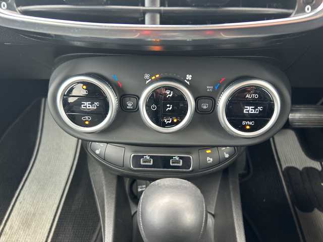 フィアット ５００Ｘ クロス 東京都 2021(令3)年 2.5万km ベージュ 純正ミュージックオーディオ/（Bluetooth/USB）/カラーナンバー231（カプチーノベージュ）/純正17インチアルミホイール/純正フロアマット/ETC/ドライブレコーダー（前後）/コーナーセンサー（前後）/レザーシート/シートヒーター/パワーシート/横滑り防止装置/オートライト/スマートキー/スペアキー1本/保証書/取説書