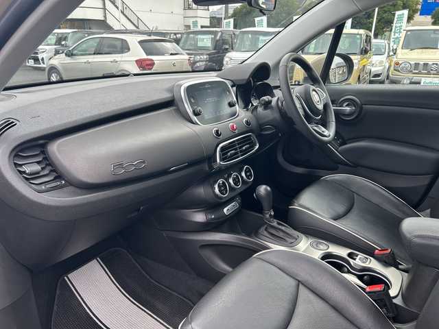 フィアット ５００Ｘ クロス 東京都 2021(令3)年 2.5万km ベージュ 純正ミュージックオーディオ/（Bluetooth/USB）/カラーナンバー231（カプチーノベージュ）/純正17インチアルミホイール/純正フロアマット/ETC/ドライブレコーダー（前後）/コーナーセンサー（前後）/レザーシート/シートヒーター/パワーシート/横滑り防止装置/オートライト/スマートキー/スペアキー1本/保証書/取説書