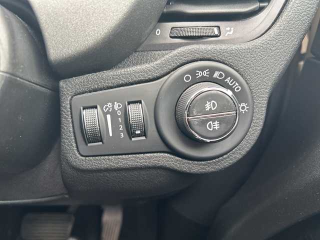 フィアット ５００Ｘ クロス 東京都 2021(令3)年 2.5万km ベージュ 純正ミュージックオーディオ/（Bluetooth/USB）/カラーナンバー231（カプチーノベージュ）/純正17インチアルミホイール/純正フロアマット/ETC/ドライブレコーダー（前後）/コーナーセンサー（前後）/レザーシート/シートヒーター/パワーシート/横滑り防止装置/オートライト/スマートキー/スペアキー1本/保証書/取説書