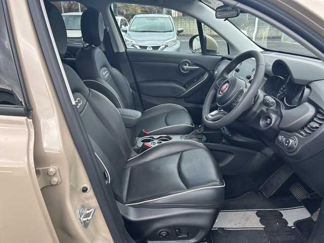 フィアット ５００Ｘ クロス 東京都 2021(令3)年 2.5万km ベージュ 純正ミュージックオーディオ/（Bluetooth/USB）/カラーナンバー231（カプチーノベージュ）/純正17インチアルミホイール/純正フロアマット/ETC/ドライブレコーダー（前後）/コーナーセンサー（前後）/レザーシート/シートヒーター/パワーシート/横滑り防止装置/オートライト/スマートキー/スペアキー1本/保証書/取説書