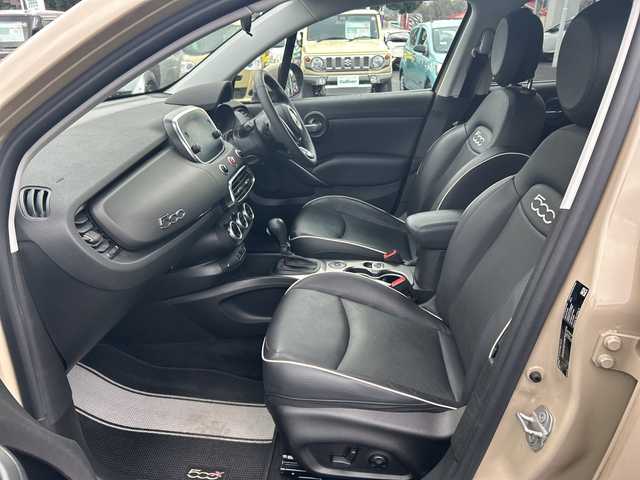 フィアット ５００Ｘ クロス 東京都 2021(令3)年 2.5万km ベージュ 純正ミュージックオーディオ/（Bluetooth/USB）/カラーナンバー231（カプチーノベージュ）/純正17インチアルミホイール/純正フロアマット/ETC/ドライブレコーダー（前後）/コーナーセンサー（前後）/レザーシート/シートヒーター/パワーシート/横滑り防止装置/オートライト/スマートキー/スペアキー1本/保証書/取説書