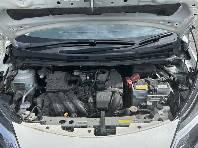 日産 ノート X FOUR 富山県 2018(平30)年 2.5万km ブリリアントホワイトパール 禁煙車/４WD/純正ナビ/　・（地図SDがない為、機能確認不可）/バックカメラ/レーンキープアシスト/衝突被害軽減ブレーキ/純正フロアマット/純正アルミホイール/スマートキー/スペアキー/プッシュスタート/盗難防止装置/ＥＴＣ/電動格納ミラー