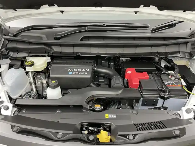 日産 セレナ e－パワー ハイウェイスター V 岡山県 2025(令7)年 0.1千km パール 登録済未使用車/純正12.3インチナビ/・FM/AM/Bluetooth/フルセグ/CarPlay/HDMI/11インチフリップダウンモニター/アラウンドビューモニター/デジタルインナーミラー/プロパイロット/ワイヤレス充電/前後ドライブレコーダー/ビルトインETC2.0/エマージェンシーブレーキ/車線逸脱警報/支援システム/コーナーセンサー/BSM/両側パワースライドドア/LEDヘッドライト