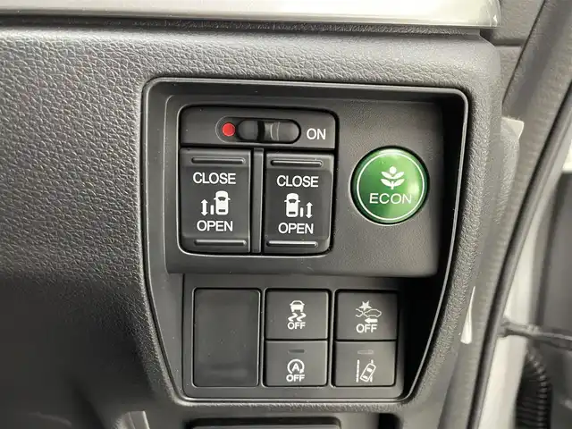 ホンダ オデッセイ アブソルート・Xホンダセンジング 兵庫県 2016(平28)年 5.4万km スーパープラチナメタリック 純正メモリナビ/（フルセグ、CD、DVD、BT、MSV）/両側パワースライドドア/ドライブレコーダー/バックカメラ/ハーフレザー/パワーシート/レーダークルーズコントロール/ビルトインETC/衝突軽減/LDA/標識認識/LEDヘッドライト/フォグランプ/オートライト/純正フロアマット/ドアバイザー