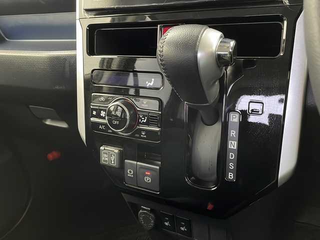 トヨタ ルーミー カスタムG 栃木県 2024(令6)年 1.2万km パールホワイトⅢ スマートアシスト/・衝突回避支援ブレーキ機能/・衝突警報機能/・車線逸脱警報機能/・誤発進抑制制御機能/・先行車発進お知らせ機能/・前後コーナーセンサー/・標識認識機能(進入禁止)/・全車速追従機能アダプティクルーズコントロール/・レーンキープコントロール/・パノラマモニター/純正ディスプレイオーディオ/(AppleCarPlay/AndoroidAuto/AM/FM/TV/BT)/禁煙車/両側パワースライドドア/コーナーセンサー/ドラレコ/電子パーキングブレーキ/シートヒーター/アイドリングストップ/LEDヘッドライト/フォグライト/オートライト/オートエアコン/スマートキー/電動格納ミラー/純正サイドバイザー/純正フロアマット/USB接続
