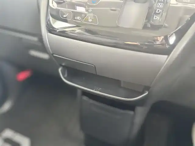 三菱 デリカミニ T プレミアム 京都府 2024(令6)年 1.2万km ＤグリーンⅡ ターボ4WD/マイプロパイロット/・レーダークルーズコントロール/・車線維持支援機能/デジタルルームミラー/純正9インチメモリーナビ、地デジ、Bluetooth/マルチアラウンドモニター/オートライト/前席シートヒーター/ハンドルヒーター/前後ドライブレコーダー/ビルトインETC/両側パワースライドドア /LEDヘッドランプ