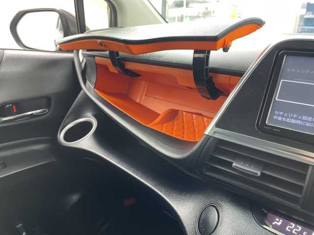 トヨタ シエンタ ハイブリッド G 岐阜県 2015(平27)年 3.9万km ヴィンテージブラウンパールクリスタルシャイン 純正ナビ/CD/DVD/Bluetooth/SD/バックカメラ/両側パワースライドドア/プリクラッシュセーフティシステム/レーンキープアシスト/オートマチックハイビーム/ETC/ドライブレコーダー/電動格納ミラー/ヘッドライトレベライザー/革巻きステアリング/ステアリングスイッチ/AC100V/スマートキー/プッシュスタート/純正フロアマット/純正ドアバイザー