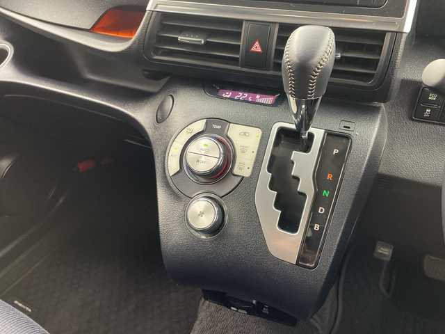 トヨタ シエンタ ハイブリッド G 岐阜県 2015(平27)年 3.9万km ヴィンテージブラウンパールクリスタルシャイン 純正ナビ/CD/DVD/Bluetooth/SD/バックカメラ/両側パワースライドドア/プリクラッシュセーフティシステム/レーンキープアシスト/オートマチックハイビーム/ETC/ドライブレコーダー/電動格納ミラー/ヘッドライトレベライザー/革巻きステアリング/ステアリングスイッチ/AC100V/スマートキー/プッシュスタート/純正フロアマット/純正ドアバイザー