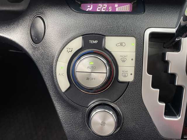 トヨタ シエンタ ハイブリッド G 岐阜県 2015(平27)年 3.9万km ヴィンテージブラウンパールクリスタルシャイン 純正ナビ/CD/DVD/Bluetooth/SD/バックカメラ/両側パワースライドドア/プリクラッシュセーフティシステム/レーンキープアシスト/オートマチックハイビーム/ETC/ドライブレコーダー/電動格納ミラー/ヘッドライトレベライザー/革巻きステアリング/ステアリングスイッチ/AC100V/スマートキー/プッシュスタート/純正フロアマット/純正ドアバイザー