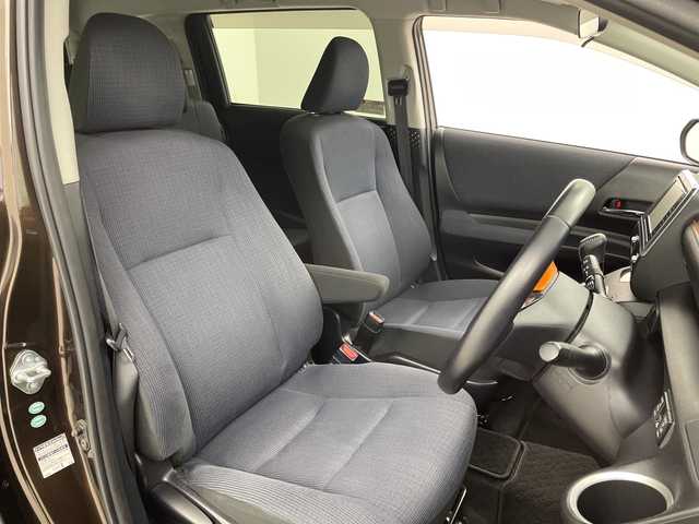 トヨタ シエンタ ハイブリッド G 岐阜県 2015(平27)年 3.9万km ヴィンテージブラウンパールクリスタルシャイン 純正ナビ/CD/DVD/Bluetooth/SD/バックカメラ/両側パワースライドドア/プリクラッシュセーフティシステム/レーンキープアシスト/オートマチックハイビーム/ETC/ドライブレコーダー/電動格納ミラー/ヘッドライトレベライザー/革巻きステアリング/ステアリングスイッチ/AC100V/スマートキー/プッシュスタート/純正フロアマット/純正ドアバイザー