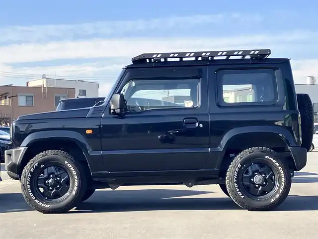 スズキ ジムニー XG 静岡県 2020(令2)年 1.7万km ブルーイッシュブラックパール3 ワンオーナー/ＳＤナビ（CD/DVD/BT/フルセグ）/バックカメラ/ドアバイザー/社外ルーフラック/社外グリル　LEDポジションライト/ホワイトレタータイヤ（TOYOタイヤ）/ETC/ドライブレコーダー前後/パワーウィンドウ/パワーステアリング/４WD/リモコンキー/マニュアルエアコン/USB入力端子/布シート/社外フロアマット/社外アルミホイール/背面タイヤ/ABS/横滑り防止装置/センターデフロック/レーンキープアシスト/盗難防止装置/オートライト/オートマチックハイビーム/ダウンヒルアシストコントロール/ハロゲン/Wエアバッグ/衝突軽減システム/ボンネットダンパー付き/バッグドア社外ダンパー