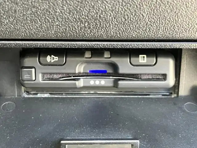 スズキ ジムニー XG 静岡県 2020(令2)年 1.7万km ブルーイッシュブラックパール3 ワンオーナー/ＳＤナビ（CD/DVD/BT/フルセグ）/バックカメラ/ドアバイザー/社外ルーフラック/社外グリル　LEDポジションライト/ホワイトレタータイヤ（TOYOタイヤ）/ETC/ドライブレコーダー前後/パワーウィンドウ/パワーステアリング/４WD/リモコンキー/マニュアルエアコン/USB入力端子/布シート/社外フロアマット/社外アルミホイール/背面タイヤ/ABS/横滑り防止装置/センターデフロック/レーンキープアシスト/盗難防止装置/オートライト/オートマチックハイビーム/ダウンヒルアシストコントロール/ハロゲン/Wエアバッグ/衝突軽減システム/ボンネットダンパー付き/バッグドア社外ダンパー