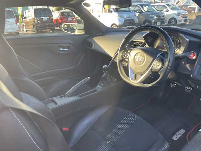 ホンダ Ｓ６６０ α 静岡県 2016(平28)年 7.7万km プレミアムスターホワイトパール ●6速マニュアル/●車検R9年9月/●クルーズコントロール/●LEDヘッドライト/●オートライト/●革巻きステアリング/●ステアリングスイッチ/●リモートコントロールミラー/●ハンドブレーキ/●純正フロアマット/●プッシュスタート/●スマートキー/●純正15インチアルミホイール/●ダブル+サイドSRS+ABS