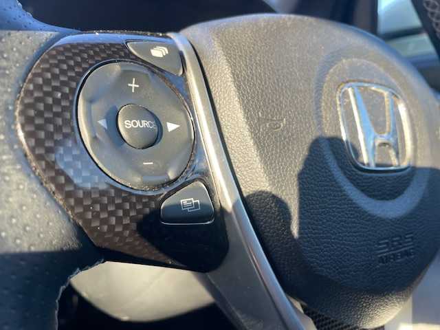 ホンダ Ｓ６６０ α 静岡県 2016(平28)年 7.7万km プレミアムスターホワイトパール ●6速マニュアル/●車検R9年9月/●クルーズコントロール/●LEDヘッドライト/●オートライト/●革巻きステアリング/●ステアリングスイッチ/●リモートコントロールミラー/●ハンドブレーキ/●純正フロアマット/●プッシュスタート/●スマートキー/●純正15インチアルミホイール/●ダブル+サイドSRS+ABS