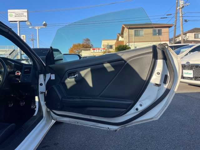 ホンダ Ｓ６６０ α 静岡県 2016(平28)年 7.7万km プレミアムスターホワイトパール ●6速マニュアル/●車検R9年9月/●クルーズコントロール/●LEDヘッドライト/●オートライト/●革巻きステアリング/●ステアリングスイッチ/●リモートコントロールミラー/●ハンドブレーキ/●純正フロアマット/●プッシュスタート/●スマートキー/●純正15インチアルミホイール/●ダブル+サイドSRS+ABS