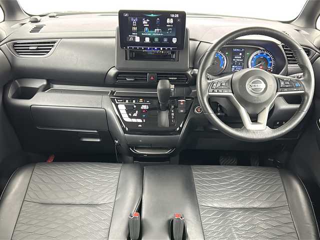 日産 ルークス HWS Gターボ アーバンクロム プロパイロットED 宮城県 2022(令4)年 2.8万km ホワイトパール 禁煙車/プロパイロット/アダプティブヘッドライト/エマージェンシーブレーキ/車線逸脱防止支援システム/車線逸脱警報/先行車発進お知らせ/速度標識表示/道路標識表示/ソナー/カロッツェリア製ツイーター/両側パワースライドドア/ALPINE製9インチディスプレイオーディオ/（BT.AM.FM.USB.HDMI.Applecarplay.AndroidAuto）/アラウンドビューモニター/ALPINE製連動ドラレコ/ETC/電動パーキングブレーキ/AUTOHOLD/ハンズフリースライドドア/プッシュスタート/スマートキー（2本）/革巻きステアリング/ステアリングスイッチ/ロールサンシェード/シートバックテーブル/純正フロアマット/純正ドアバイザー/LEDヘッドライト/LEDフォグランプ/純正15インチアルミホイール/アイドリングストップ/横滑り防止機能