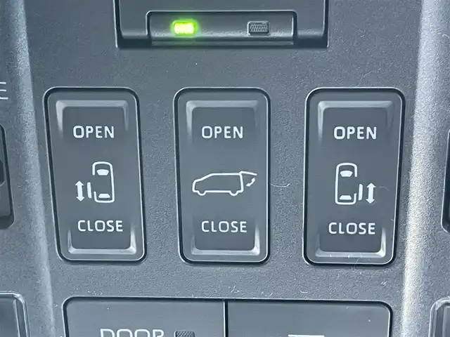 トヨタ アルファードハイブリット Z 東京都 2025(令7)年 0.1千km ブラック 登録済未使用車　/１４型ディスプレィオーディオ　/・ＡｐｐｌｅＣａｒＰlay・AndroidAuto/・BluetoothAudio/ＨＤＭＩ/ＵＳＢ/独立ムーンルーフ　/両側パワースライドドア　/パワーバックドア　　　/置くだけ充電　/快適温熱シート　/デジタルインナーミラー　/セーフティセンス/（予防安全パッケージ）/・プリクラッシュセーフティ/・レーントレーンシングアシスト/・全車速追従機能付レーダークルーズコントロール/・アダプティブハイビーム/・プロアクティブドライビングアシスト/純正フロアマット/保証書＆取説/ビルトインETC