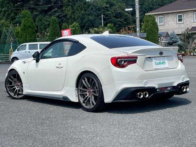 トヨタ ８６ GT 千葉県 2017(平29)年 1.8万km クリスタルホワイトパール ＴＲＤエアロ/ＴＲＤマフラー/ＲＡＹＳ５７ＸＲ１９インチＡＷ/ＴＥＩＮ車高調/Ｉｎｄｉｃａｔｏｒメーター/３連メーター（水温／油温／バキューム）/社外メモリナビ／フルセグＴＶ（ＡＶＩＣ－ＣＷ９０１）