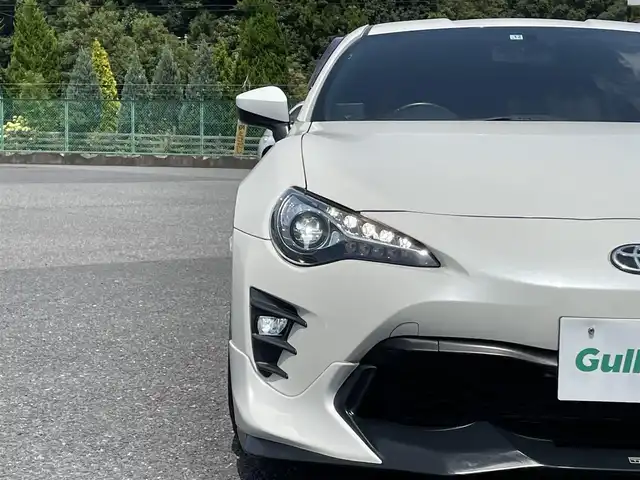 トヨタ ８６ GT 千葉県 2017(平29)年 1.8万km クリスタルホワイトパール ＴＲＤエアロ/ＴＲＤマフラー/ＲＡＹＳ５７ＸＲ１９インチＡＷ/ＴＥＩＮ車高調/Ｉｎｄｉｃａｔｏｒメーター/３連メーター（水温／油温／バキューム）/社外メモリナビ／フルセグＴＶ（ＡＶＩＣ－ＣＷ９０１）