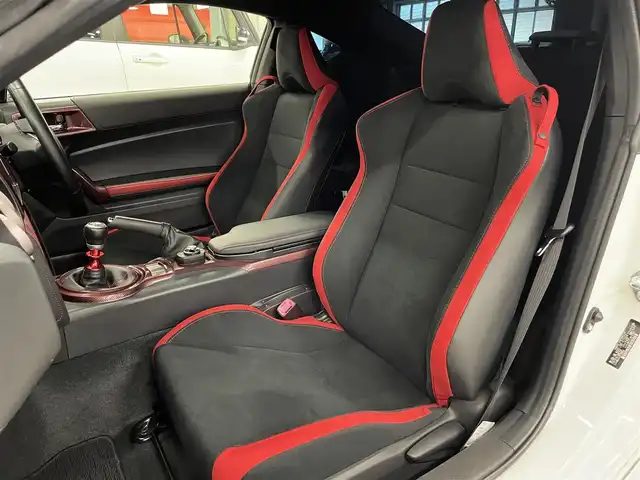 トヨタ ８６ GT 千葉県 2017(平29)年 1.8万km クリスタルホワイトパール ＴＲＤエアロ/ＴＲＤマフラー/ＲＡＹＳ５７ＸＲ１９インチＡＷ/ＴＥＩＮ車高調/Ｉｎｄｉｃａｔｏｒメーター/３連メーター（水温／油温／バキューム）/社外メモリナビ／フルセグＴＶ（ＡＶＩＣ－ＣＷ９０１）