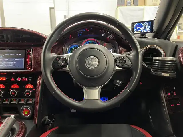 トヨタ ８６ GT 千葉県 2017(平29)年 1.8万km クリスタルホワイトパール ＴＲＤエアロ/ＴＲＤマフラー/ＲＡＹＳ５７ＸＲ１９インチＡＷ/ＴＥＩＮ車高調/Ｉｎｄｉｃａｔｏｒメーター/３連メーター（水温／油温／バキューム）/社外メモリナビ／フルセグＴＶ（ＡＶＩＣ－ＣＷ９０１）