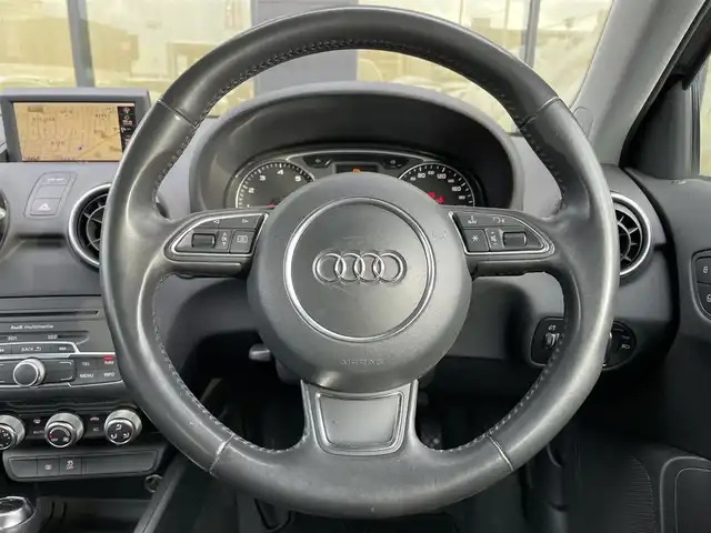 アウディ Ａ１ スポーツバック 1．4TFSI 石川県 2012(平24)年 6.5万km シラーズレッドメタリック アドバンスドキー/純正MMIナビ/フルセグTV/Bluetooth/ETC/ハーフレザースポーツシート/スポーツサスペンション/HIDヘッドライト/オートライト/LEDテールライト/LEDインテリアライト/スマートキー/プッシュスタート/アイドリングストップ