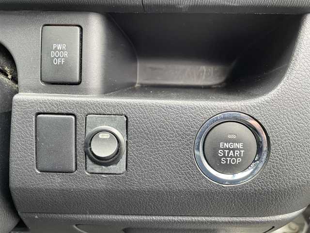 トヨタ ノア Si 福岡県 2011(平23)年 5.9万km ホワイトパールクリスタルシャイン モデリスタエアロ/社外足回り/両側パワースライドドア/純正HDDナビ・フルセグTV/　　CD/DVD/Buletooth/バックカメラ/社外１８インチアルミホイール/パドルシフト/プッシュスタート＆スマートキー/ビルトインETC/新車時保証書＆取扱説明書/スペアスマートキー