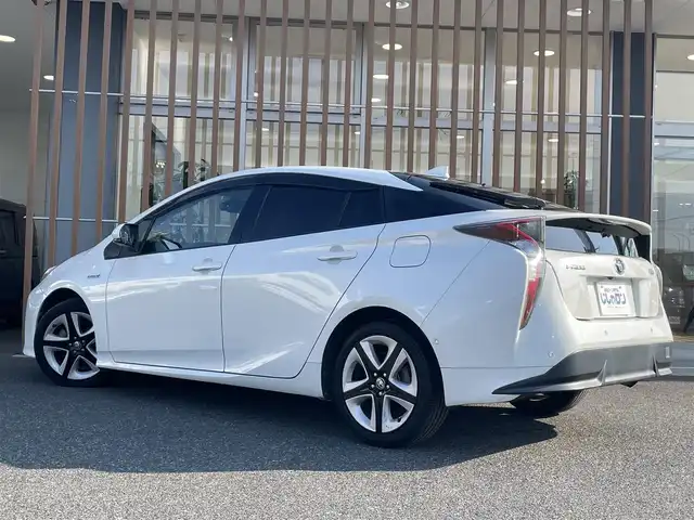 トヨタ プリウス A ツーリングセレクション 鳥取県 2016(平28)年 13.8万km ホワイトパールクリスタルシャイン (株)IDOMが運営する【じしゃロン鳥取店】の自社ローン専用車両になります。こちらは現金またはオートローンご利用時の価格です。自社ローンご希望の方は別途その旨お申付け下さい/純正9インチSDナビ（DSZT-YC4T）/・CD/DVD/・Bluetooth接続/・フルセグTV/バックカメラ/D/N席シートヒーター/ビルトインETC/HUD/レーダークルーズコントロール/ステアリングリモコン/前後コーナーセンサー/インテリジェントパーキングアシスト/ドライブレコーダー/LEDヘッドライト/プッシュスタート/スマートキー/純正アルミホイール/純正フロアマット