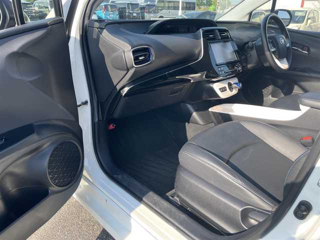 トヨタ プリウス A ツーリングセレクション 鳥取県 2016(平28)年 13.8万km ホワイトパールクリスタルシャイン (株)IDOMが運営する【じしゃロン鳥取店】の自社ローン専用車両になります。こちらは現金またはオートローンご利用時の価格です。自社ローンご希望の方は別途その旨お申付け下さい/純正9インチSDナビ（DSZT-YC4T）/・CD/DVD/・Bluetooth接続/・フルセグTV/バックカメラ/D/N席シートヒーター/ビルトインETC/HUD/レーダークルーズコントロール/ステアリングリモコン/前後コーナーセンサー/インテリジェントパーキングアシスト/ドライブレコーダー/LEDヘッドライト/プッシュスタート/スマートキー/純正アルミホイール/純正フロアマット