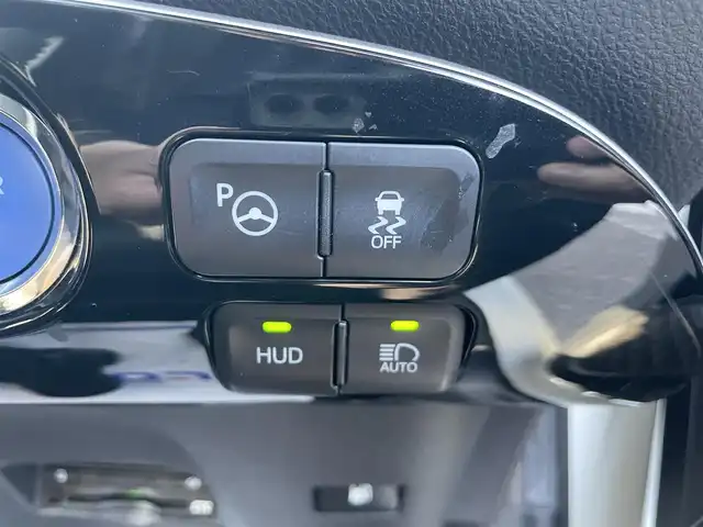 トヨタ プリウス A ツーリングセレクション 鳥取県 2016(平28)年 13.8万km ホワイトパールクリスタルシャイン (株)IDOMが運営する【じしゃロン鳥取店】の自社ローン専用車両になります。こちらは現金またはオートローンご利用時の価格です。自社ローンご希望の方は別途その旨お申付け下さい/純正9インチSDナビ（DSZT-YC4T）/・CD/DVD/・Bluetooth接続/・フルセグTV/バックカメラ/D/N席シートヒーター/ビルトインETC/HUD/レーダークルーズコントロール/ステアリングリモコン/前後コーナーセンサー/インテリジェントパーキングアシスト/ドライブレコーダー/LEDヘッドライト/プッシュスタート/スマートキー/純正アルミホイール/純正フロアマット