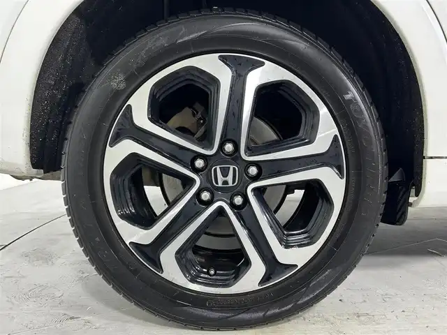 ホンダ ヴェゼル ハイブリッド Z 佐賀県 2014(平26)年 19.7万km ホワイトオーキッドパール 社外7インチナビ/CD/DVD/フルセグTV/Bluetooth/前席シートヒーター/ハーフレザーシート/LEDライト/フォグライト /オートライト/純正17インチアルミホイール/社外フロアマット/スマートキー/電動格納ミラー/横滑り防止装置