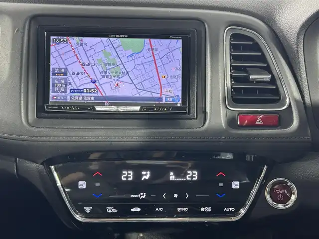 ホンダ ヴェゼル ハイブリッド Z 佐賀県 2014(平26)年 19.7万km ホワイトオーキッドパール 社外7インチナビ/CD/DVD/フルセグTV/Bluetooth/前席シートヒーター/ハーフレザーシート/LEDライト/フォグライト /オートライト/純正17インチアルミホイール/社外フロアマット/スマートキー/電動格納ミラー/横滑り防止装置