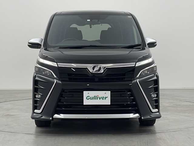 トヨタ ヴォクシー ZS 煌Ⅱ 群馬県 2020(令2)年 7.9万km ブラック 純正１０型ナビ　純正１２．１型後席モニター　バックカメラ　両側電動スライドドア　ビルトインＥＴＣ　前後ドラレコ　衝突被害軽減ブレーキ　レーンアシスト　クリアランスソナー　ＬＥＤヘッドライト　禁煙