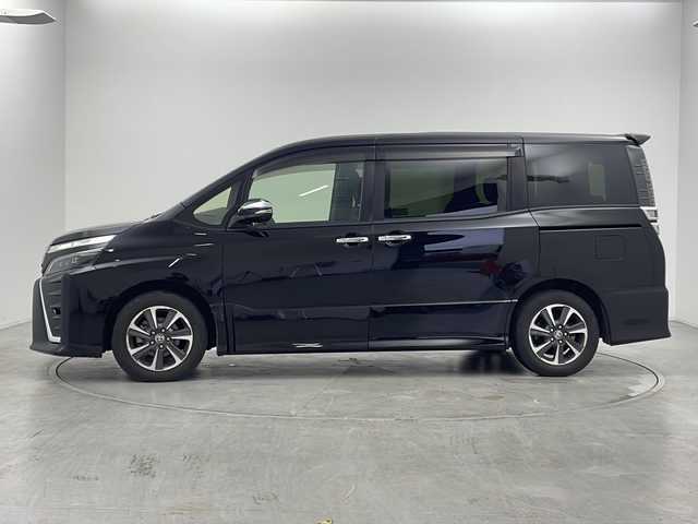 トヨタ ヴォクシー ZS 煌Ⅱ 群馬県 2020(令2)年 7.9万km ブラック 純正１０型ナビ　純正１２．１型後席モニター　バックカメラ　両側電動スライドドア　ビルトインＥＴＣ　前後ドラレコ　衝突被害軽減ブレーキ　レーンアシスト　クリアランスソナー　ＬＥＤヘッドライト　禁煙