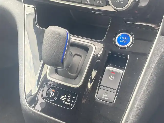 日産 セレナ e－パワー ハイウェイスター V 島根県 2020(令2)年 7.6万km ディープブロンズ ディーラーOP10インチナビ(CD/DVD/BT/フルセグ)/プロパイロット/車線逸脱警報/車線逸脱防止支援システム/後側方車両検知警報/後側方衝突防止支援システム/エマージェンシーブレーキ/道路標識表示/ビルトインETC/両側パワースライドドア /左側ハンズフリースライドドア/前後ドライブレコーダー/フリップダウンモニター/電動格納ミラー/ミラーウィンカー /純正フロアマット/スペアキー×1
