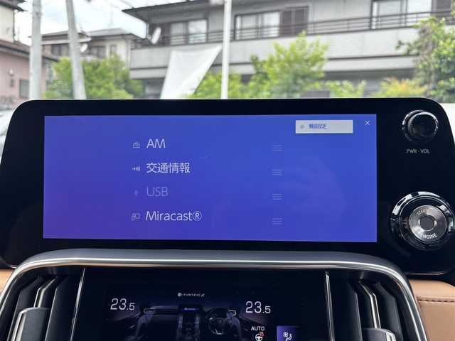 レクサス ＬＸ 600 熊本県 2024(令6)年 0.4万km ソニッククォーツ ワンオーナー/サンルーフ/クールボックス/ルーフレール/純正メーカーナビ/【Applecarplay/フルセグTV/BT/HDMI/Type-C】/パノラミックビューモニター/レーダークルーズコントロール/プリクラッシュセーフティー/リアクロストラフィックアラート/ヘッドアップディスプレイ/トランクションコントロール/ブラインドスポットモニター/デジタルインナーミラー/純正エアサス/電動リアゲート/ブレーキホールド/茶レザーシート/パワーシート（D席N席）/シートヒーター/エアシート/ハンドルヒーター/マルチテレインセレクト/ビルトインETC2.0/ドライブレコーダー/オートLEDヘッドライト/オートハイビーム/純正22インチAW/革巻きステアリング/パドルシフト/ワイヤレス充電/純正フロアマット/盗難防止装置/保証書/取扱説明書/スペアキー