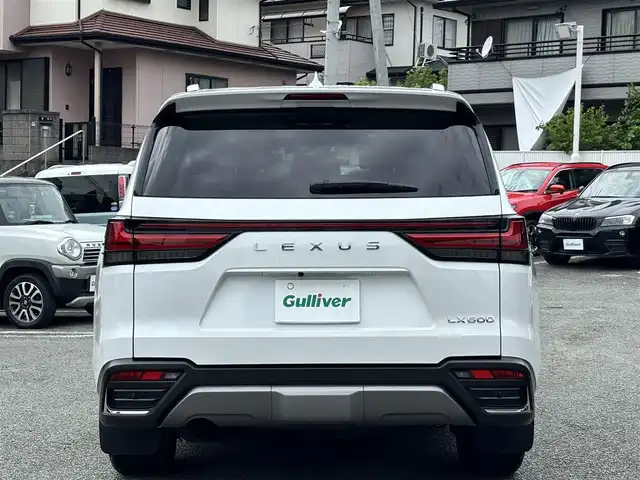 レクサス ＬＸ 600 熊本県 2024(令6)年 0.4万km ソニッククォーツ ワンオーナー/サンルーフ/クールボックス/ルーフレール/純正メーカーナビ/【Applecarplay/フルセグTV/BT/HDMI/Type-C】/パノラミックビューモニター/レーダークルーズコントロール/プリクラッシュセーフティー/リアクロストラフィックアラート/ヘッドアップディスプレイ/トランクションコントロール/ブラインドスポットモニター/デジタルインナーミラー/純正エアサス/電動リアゲート/ブレーキホールド/茶レザーシート/パワーシート（D席N席）/シートヒーター/エアシート/ハンドルヒーター/マルチテレインセレクト/ビルトインETC2.0/ドライブレコーダー/オートLEDヘッドライト/オートハイビーム/純正22インチAW/革巻きステアリング/パドルシフト/ワイヤレス充電/純正フロアマット/盗難防止装置/保証書/取扱説明書/スペアキー