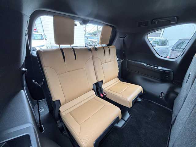 レクサス ＬＸ 600 熊本県 2024(令6)年 0.4万km ソニッククォーツ ワンオーナー/サンルーフ/クールボックス/ルーフレール/純正メーカーナビ/【Applecarplay/フルセグTV/BT/HDMI/Type-C】/パノラミックビューモニター/レーダークルーズコントロール/プリクラッシュセーフティー/リアクロストラフィックアラート/ヘッドアップディスプレイ/トランクションコントロール/ブラインドスポットモニター/デジタルインナーミラー/純正エアサス/電動リアゲート/ブレーキホールド/茶レザーシート/パワーシート（D席N席）/シートヒーター/エアシート/ハンドルヒーター/マルチテレインセレクト/ビルトインETC2.0/ドライブレコーダー/オートLEDヘッドライト/オートハイビーム/純正22インチAW/革巻きステアリング/パドルシフト/ワイヤレス充電/純正フロアマット/盗難防止装置/保証書/取扱説明書/スペアキー