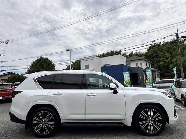 レクサス ＬＸ 600 熊本県 2024(令6)年 0.4万km ソニッククォーツ ワンオーナー/サンルーフ/クールボックス/ルーフレール/純正メーカーナビ/【Applecarplay/フルセグTV/BT/HDMI/Type-C】/パノラミックビューモニター/レーダークルーズコントロール/プリクラッシュセーフティー/リアクロストラフィックアラート/ヘッドアップディスプレイ/トランクションコントロール/ブラインドスポットモニター/デジタルインナーミラー/純正エアサス/電動リアゲート/ブレーキホールド/茶レザーシート/パワーシート（D席N席）/シートヒーター/エアシート/ハンドルヒーター/マルチテレインセレクト/ビルトインETC2.0/ドライブレコーダー/オートLEDヘッドライト/オートハイビーム/純正22インチAW/革巻きステアリング/パドルシフト/ワイヤレス充電/純正フロアマット/盗難防止装置/保証書/取扱説明書/スペアキー