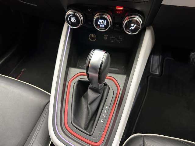 ルノー ルノー ルーテシア インテンス テックパック 千葉県 2021(令3)年 4万km ルージュフラムM ＡＣＣ　/黒革シート　/シートヒーター　/ディスプレイオーディオ　/Ｂｌｕｅｔｏｏｔｈ接続　/アンビエント　/パーキングアシスト　/ＬＥＤライト　/オートハイビーム　/衝突軽減Ｂ　/ＢＳＭ　/ＬＫＡ　/ＥＴＣ　/禁煙車