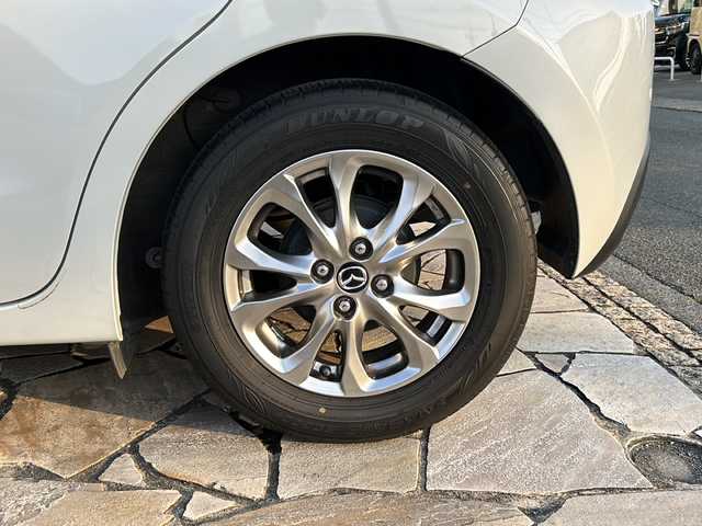 マツダ デミオ 15Sノーブルクリムゾン 静岡県 2018(平30)年 3.7万km セラミックM 純正ナビ/・FM/・AM/・Stitcher/・aha/・Bluetooth/・USB/・CD/・AUX/・DVD/・フルセグTV/主要装備/・３６０°ビューモニター/・ＥＴＣ/・ドライブレコーダー/・運転席+助手席シートヒーター/・専用内装＆シート表皮/・高輝度塗装純正ＡＷ/・パーキングセンサー/・ヘッドアップディスプレイ/・サイドカーテンエアバッグ/・ＬＥＤヘッドライト/・アイドリングストップ/・レーンキープアシスト/・ブラインドスポットモニター/・スマートシティーブレーキサポート