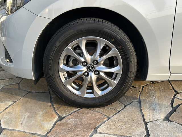 マツダ デミオ 15Sノーブルクリムゾン 静岡県 2018(平30)年 3.7万km セラミックM 純正ナビ/・FM/・AM/・Stitcher/・aha/・Bluetooth/・USB/・CD/・AUX/・DVD/・フルセグTV/主要装備/・３６０°ビューモニター/・ＥＴＣ/・ドライブレコーダー/・運転席+助手席シートヒーター/・専用内装＆シート表皮/・高輝度塗装純正ＡＷ/・パーキングセンサー/・ヘッドアップディスプレイ/・サイドカーテンエアバッグ/・ＬＥＤヘッドライト/・アイドリングストップ/・レーンキープアシスト/・ブラインドスポットモニター/・スマートシティーブレーキサポート