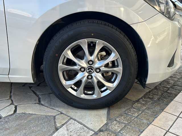 マツダ デミオ 15Sノーブルクリムゾン 静岡県 2018(平30)年 3.7万km セラミックM 純正ナビ/・FM/・AM/・Stitcher/・aha/・Bluetooth/・USB/・CD/・AUX/・DVD/・フルセグTV/主要装備/・３６０°ビューモニター/・ＥＴＣ/・ドライブレコーダー/・運転席+助手席シートヒーター/・専用内装＆シート表皮/・高輝度塗装純正ＡＷ/・パーキングセンサー/・ヘッドアップディスプレイ/・サイドカーテンエアバッグ/・ＬＥＤヘッドライト/・アイドリングストップ/・レーンキープアシスト/・ブラインドスポットモニター/・スマートシティーブレーキサポート