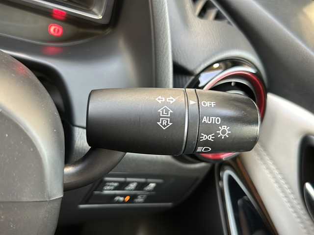 マツダ デミオ 15Sノーブルクリムゾン 静岡県 2018(平30)年 3.7万km セラミックM 純正ナビ/・FM/・AM/・Stitcher/・aha/・Bluetooth/・USB/・CD/・AUX/・DVD/・フルセグTV/主要装備/・３６０°ビューモニター/・ＥＴＣ/・ドライブレコーダー/・運転席+助手席シートヒーター/・専用内装＆シート表皮/・高輝度塗装純正ＡＷ/・パーキングセンサー/・ヘッドアップディスプレイ/・サイドカーテンエアバッグ/・ＬＥＤヘッドライト/・アイドリングストップ/・レーンキープアシスト/・ブラインドスポットモニター/・スマートシティーブレーキサポート