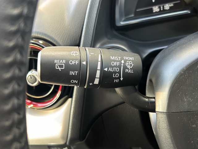マツダ デミオ 15Sノーブルクリムゾン 静岡県 2018(平30)年 3.7万km セラミックM 純正ナビ/・FM/・AM/・Stitcher/・aha/・Bluetooth/・USB/・CD/・AUX/・DVD/・フルセグTV/主要装備/・３６０°ビューモニター/・ＥＴＣ/・ドライブレコーダー/・運転席+助手席シートヒーター/・専用内装＆シート表皮/・高輝度塗装純正ＡＷ/・パーキングセンサー/・ヘッドアップディスプレイ/・サイドカーテンエアバッグ/・ＬＥＤヘッドライト/・アイドリングストップ/・レーンキープアシスト/・ブラインドスポットモニター/・スマートシティーブレーキサポート